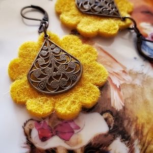 handmade felt flower power earrings
